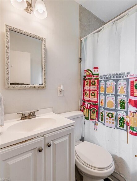 More Photos Of 5521 W 48th St, Parma Apartments For Sale