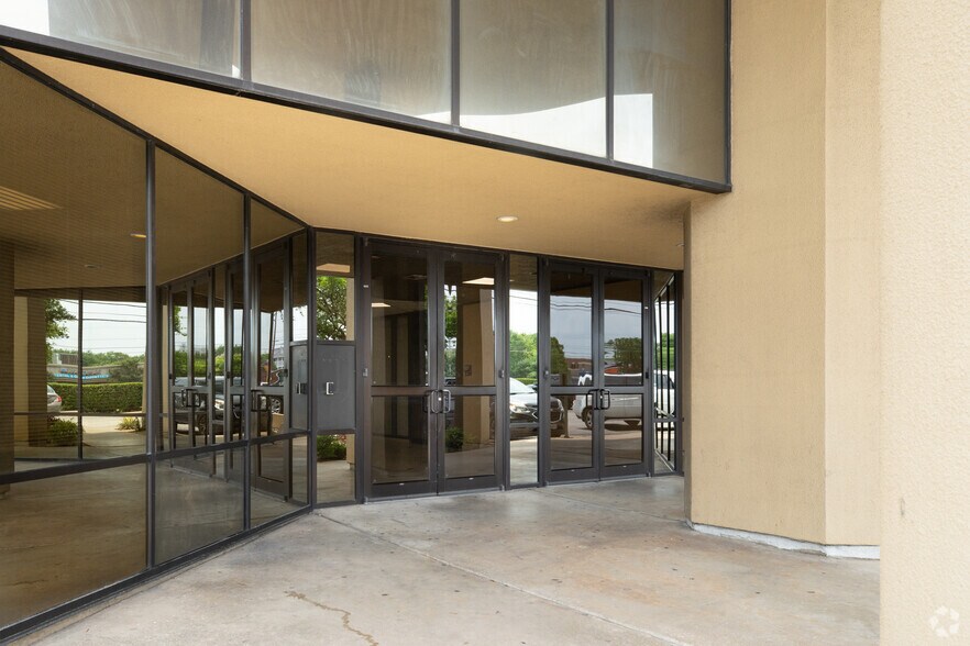 More Photos Of 9800 N Lamar Blvd, Austin Office For Lease