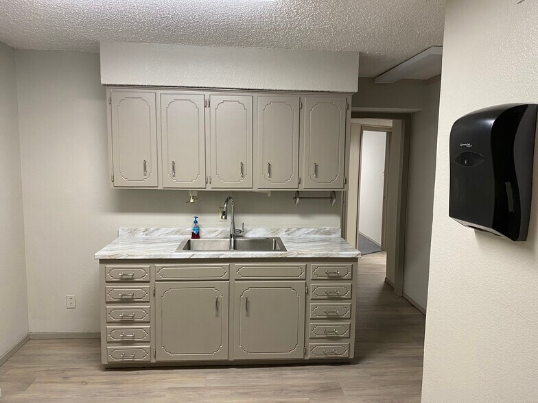 More Photos Of 522 Benson Ln, Roanoke Office For Lease