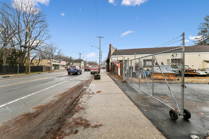 More Photos Of 1959 New York Ave, Huntington Station Auto Repair For Sale