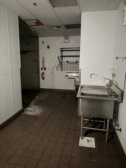 More Photos Of 6955 Camino Arroyo, Gilroy General Retail For Lease