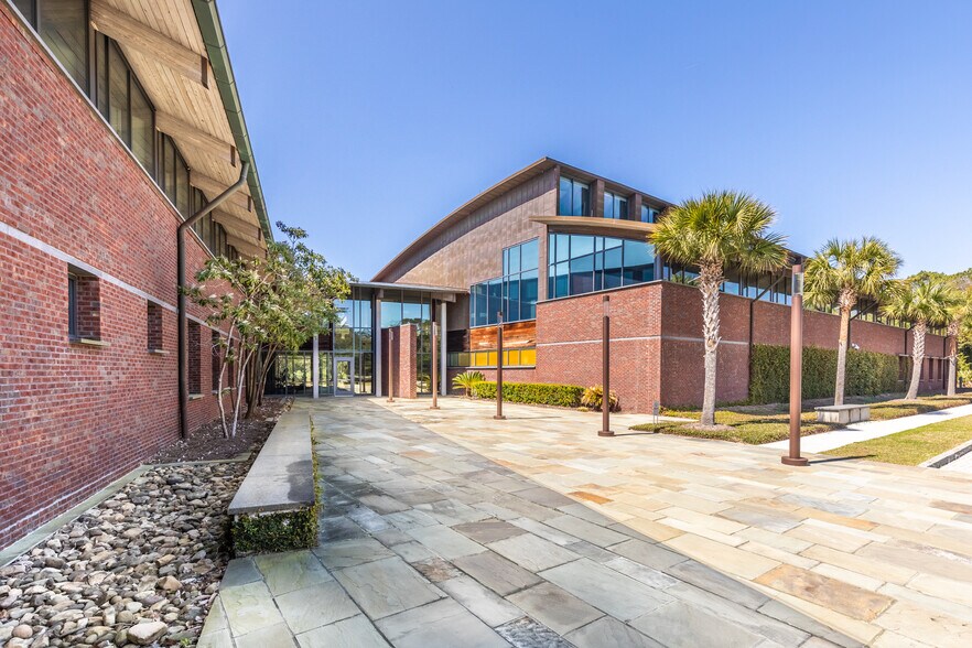 More Photos Of 11 Ewall St, Mount Pleasant Office For Lease