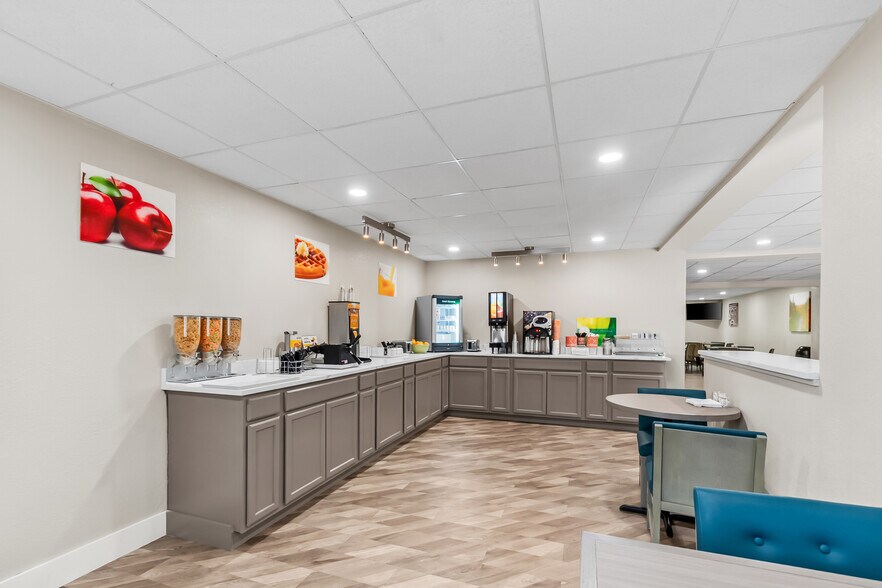 More Photos Of 70 Maddex Square Dr, Shepherdstown Hotel For Sale