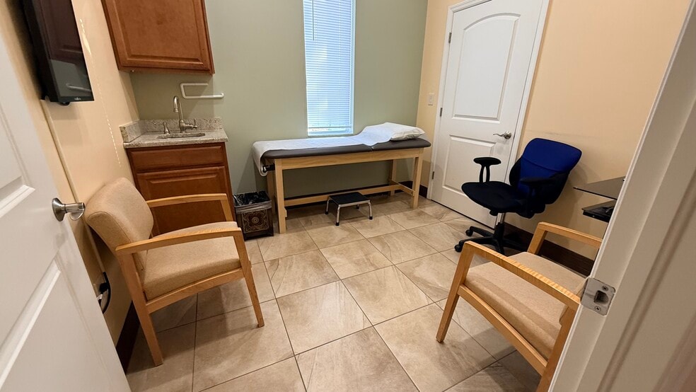 More Photos Of 717 Imar Dr, Sun City Center Medical For Lease