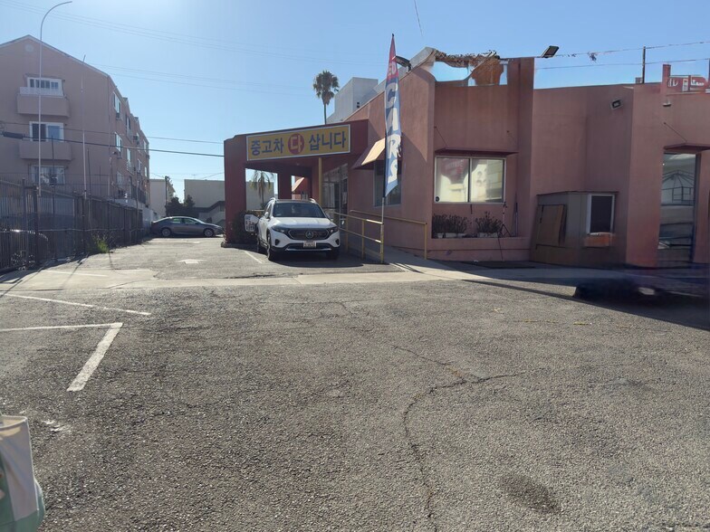 More Photos Of 933 S Western Ave, Los Angeles Auto Dealership For Lease