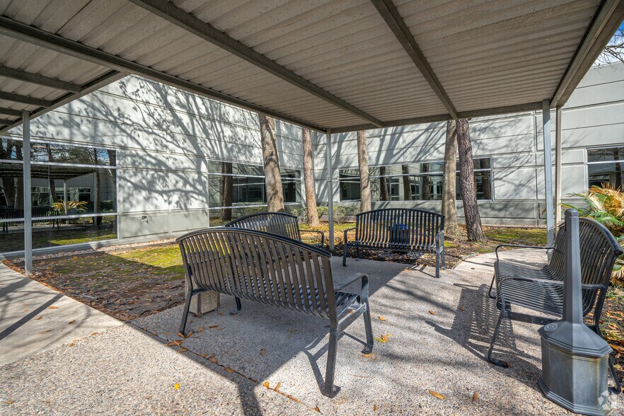 More Photos Of 22001 Northpark Dr, Kingwood Light Manufacturing For Lease