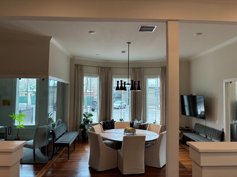 More Photos Of 981 S Cooper St, Memphis Freestanding For Sale