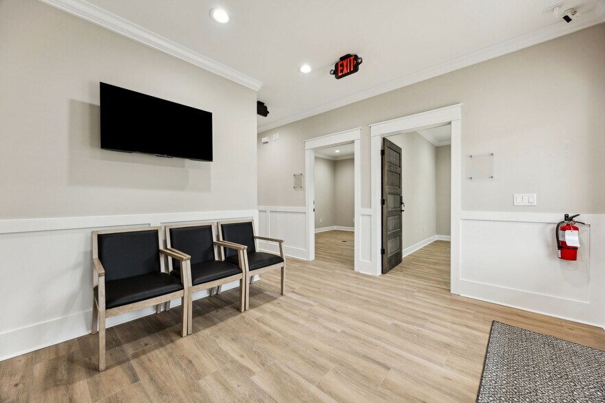 More Photos Of 122 Hawthorn Ln, Saint Marys Office For Lease
