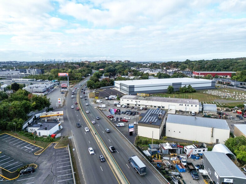 More Photos Of 26-28 Osprey Rd, Saugus Warehouse For Sale