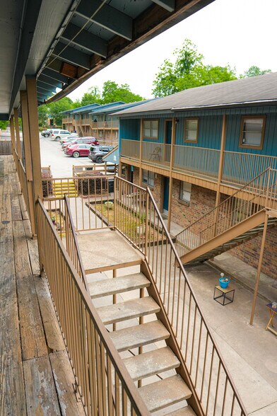 More Photos Of 911 University Ave, Huntsville Apartments For Sale