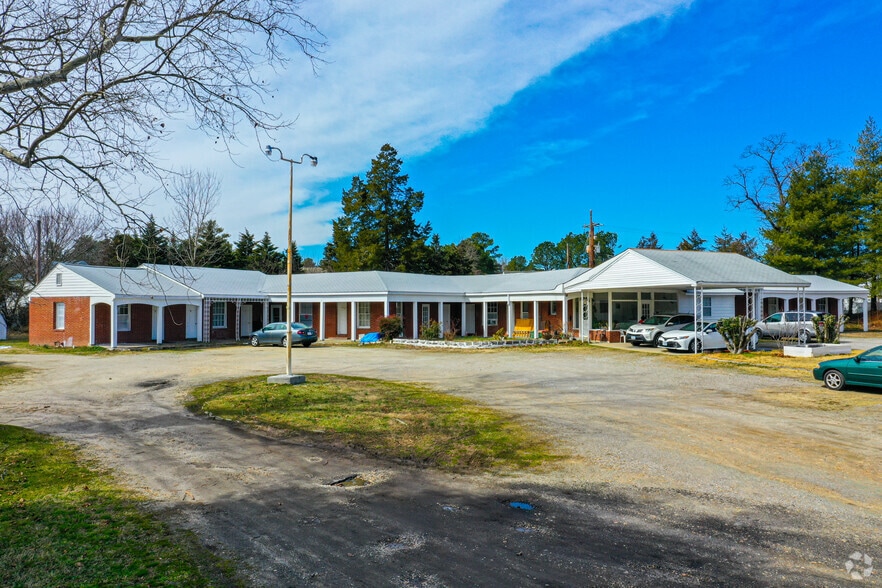 Primary Photo Of 16700 Jefferson Davis Hwy, South Chesterfield Hotel For Sale