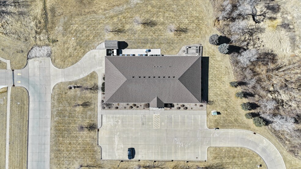 More Photos Of 411 SE 9th St, Pella Office For Lease