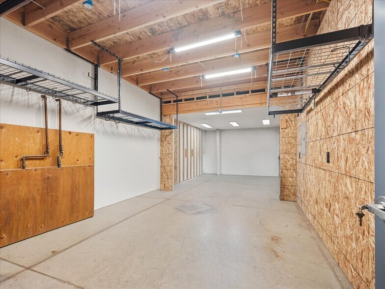 More Photos Of 2545 Aerial Way SE, Salem Warehouse For Sale