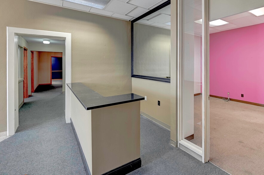 More Photos Of 4003 Pennsylvania Ave, Kansas City Office For Sale