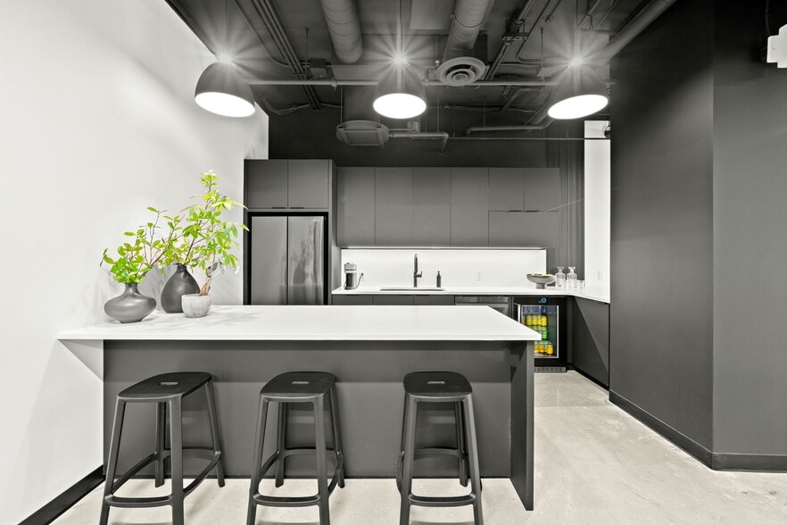 More Photos Of 63 6 Th Av W, Vancouver Medical For Sale