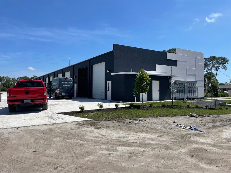 More Photos Of 2720 Placida Rd, Englewood Self Storage For Sale