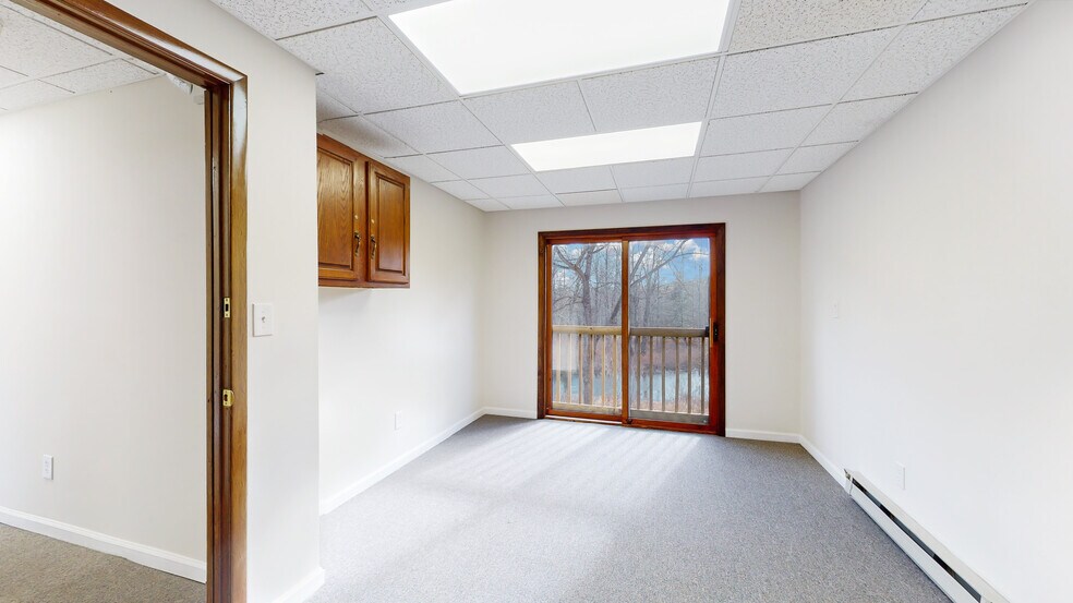 More Photos Of 220 Silver Lake Rd, Dingmans Ferry Office For Sale