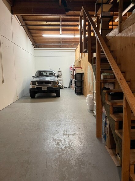 More Photos Of 580 Crespi Dr, Pacifica Warehouse For Sale