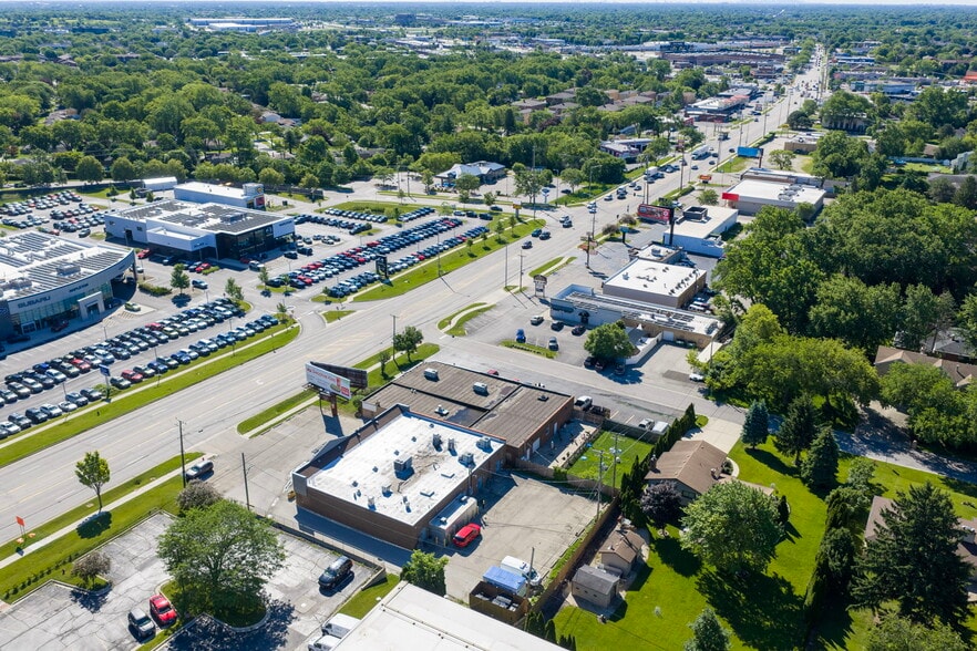 More Photos Of 1910-1918 N Rand Rd, Palatine Freestanding For Sale
