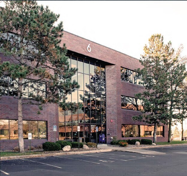 More Photos Of 8 Pine Tree Dr, Arden Hills Office For Sale