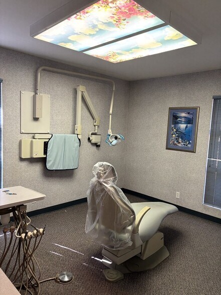 More Photos Of 1975 Royal Ave, Simi Valley Office For Sale