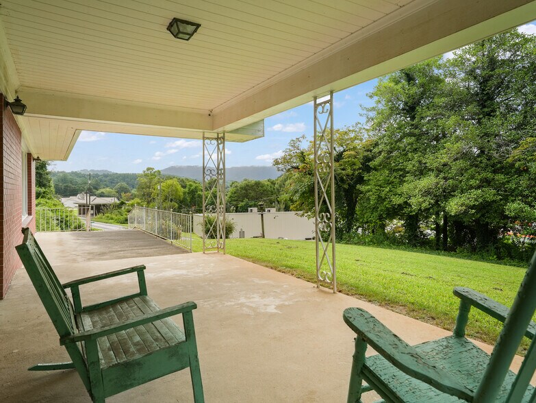 More Photos Of 5 Noland Downs Rd, Waynesville Office Residential For Sale