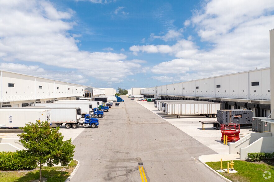 More Photos Of 8404 NW 90th St, Miami Warehouse For Lease
