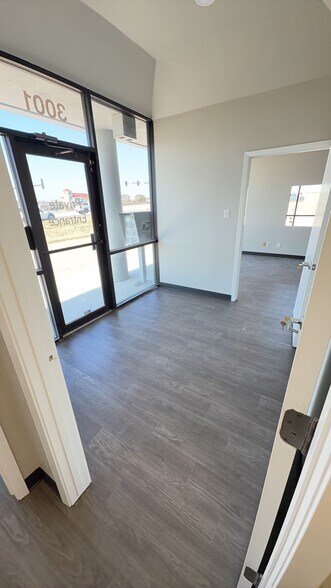 More Photos Of 3001 Airport Fwy, Bedford Medical For Lease