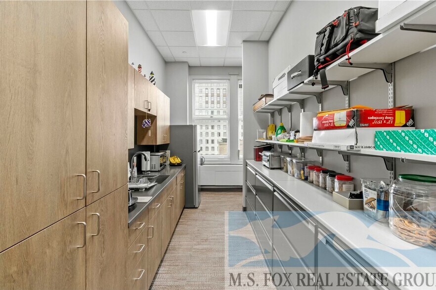 More Photos Of 100 S Broad St, Philadelphia Office For Lease