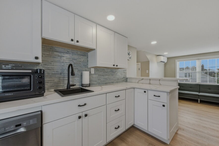 More Photos Of 2101 N Dupont Hwy, New Castle Freestanding For Sale