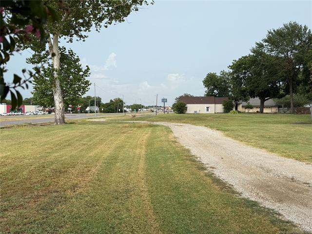 More Photos Of 1408 W Broadway Pl, Ardmore Office For Sale