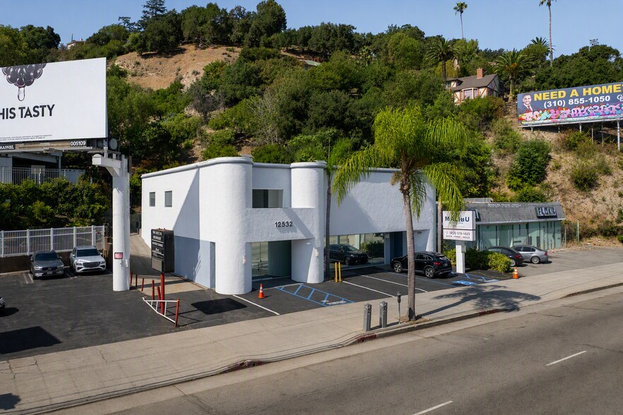 Primary Photo Of 12532 Ventura Blvd, Studio City Medical For Sale