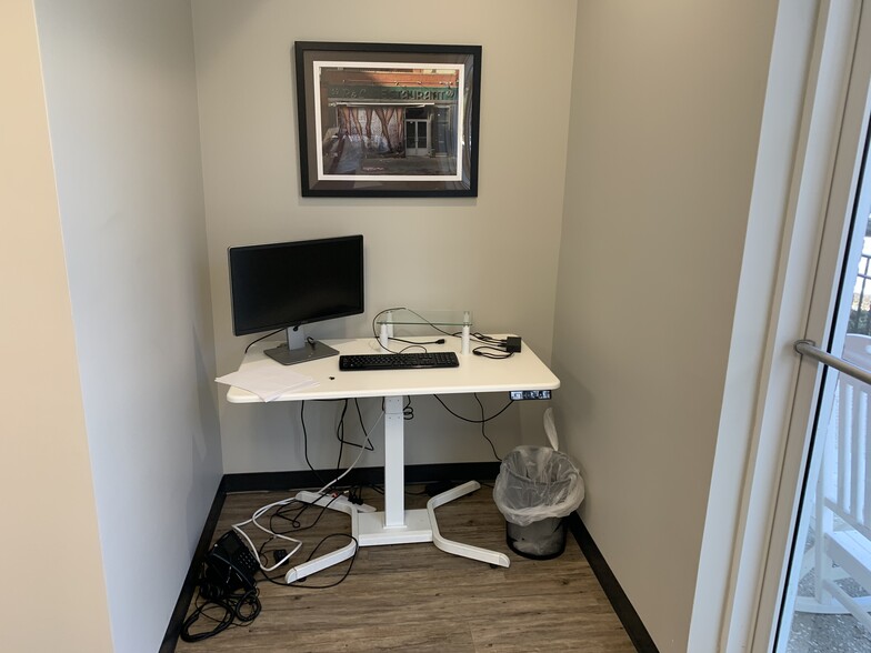 More Photos Of 245 Seven Farms Dr, Daniel Island Office For Lease