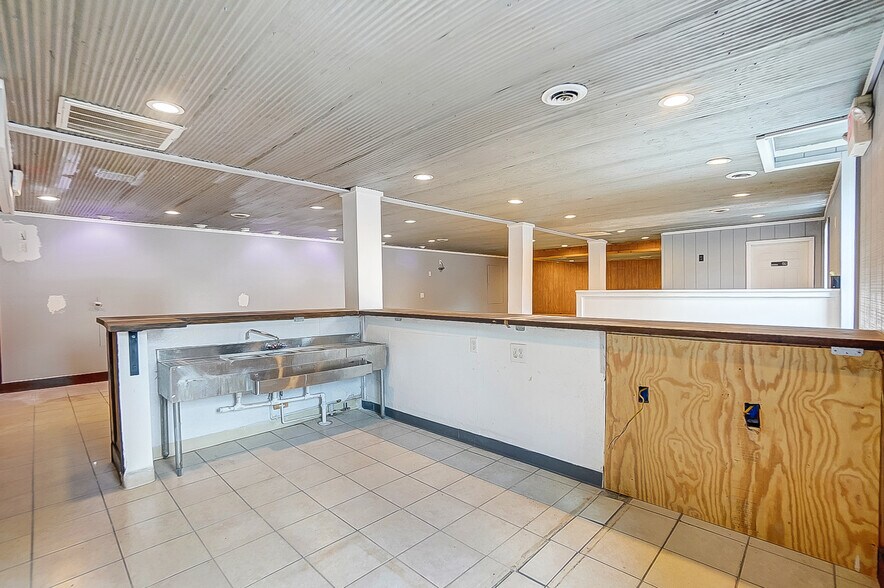 More Photos Of 6987 New Haven Rd, Harrison Restaurant For Sale