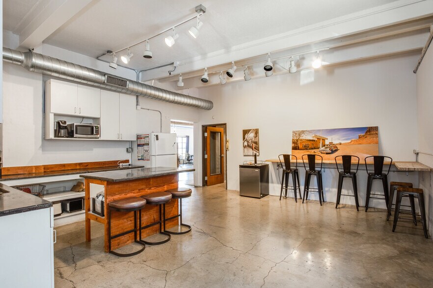 More Photos Of 1209 E Cesar Chavez St, Austin Loft Creative Space For Lease