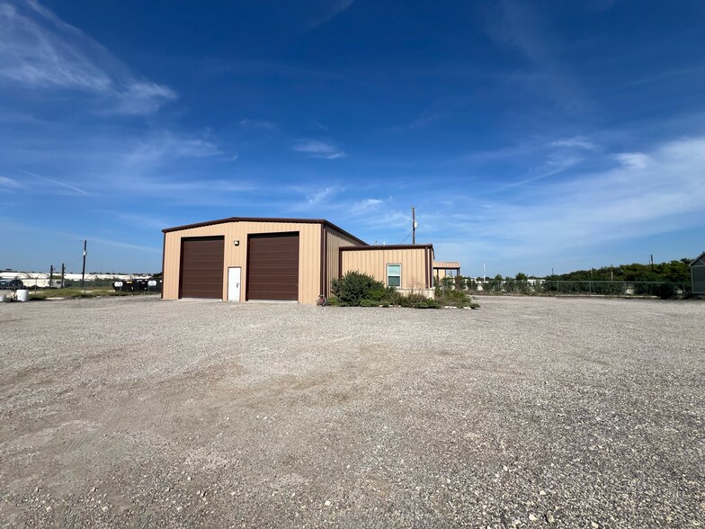 More Photos Of 7412-7420 Buttrum Way, New Braunfels Warehouse For Lease