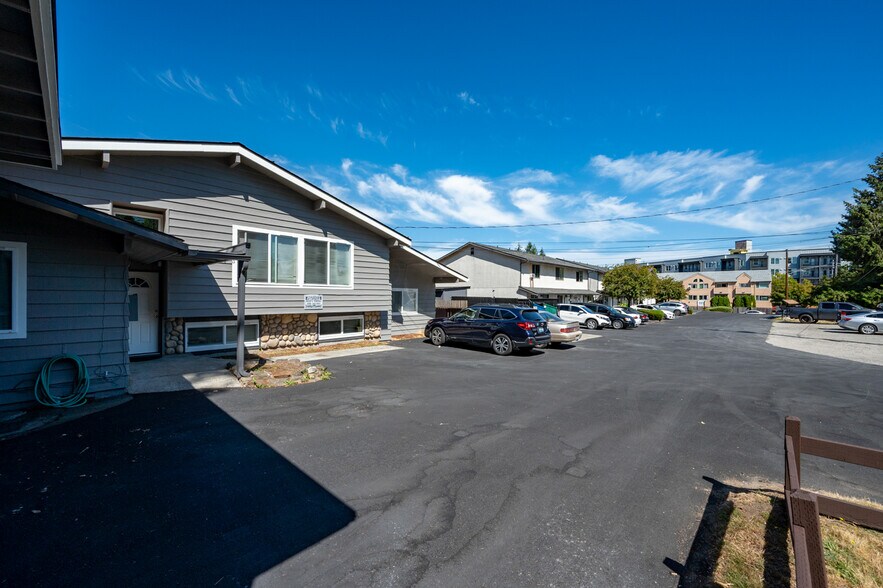 More Photos Of 1031 SW 122nd St, Seattle Apartments For Sale