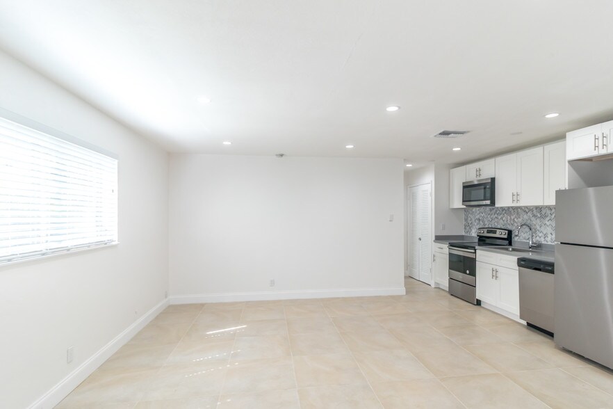 More Photos Of 2201 NE 14th Ave, Wilton Manors Apartments For Sale