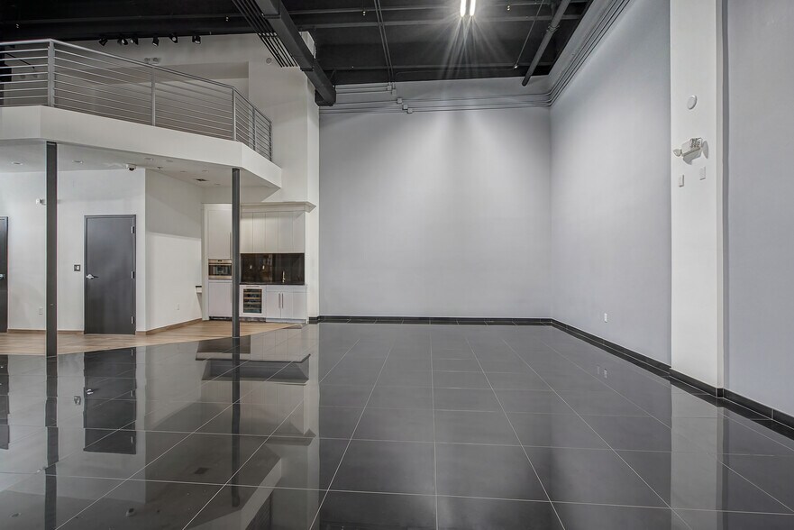 More Photos Of 6030 NW 102nd Ave, Doral Showroom For Sale