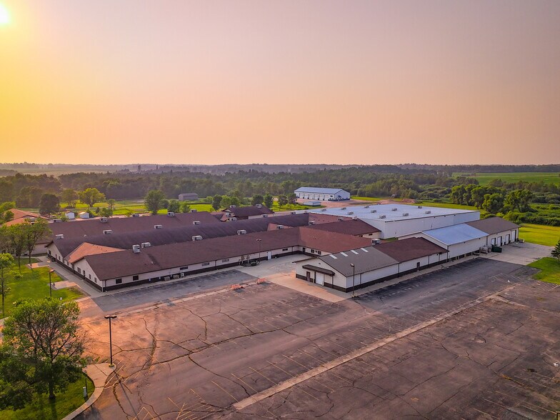 More Photos Of 272 Summit Ave W, Blackduck Manufacturing For Sale