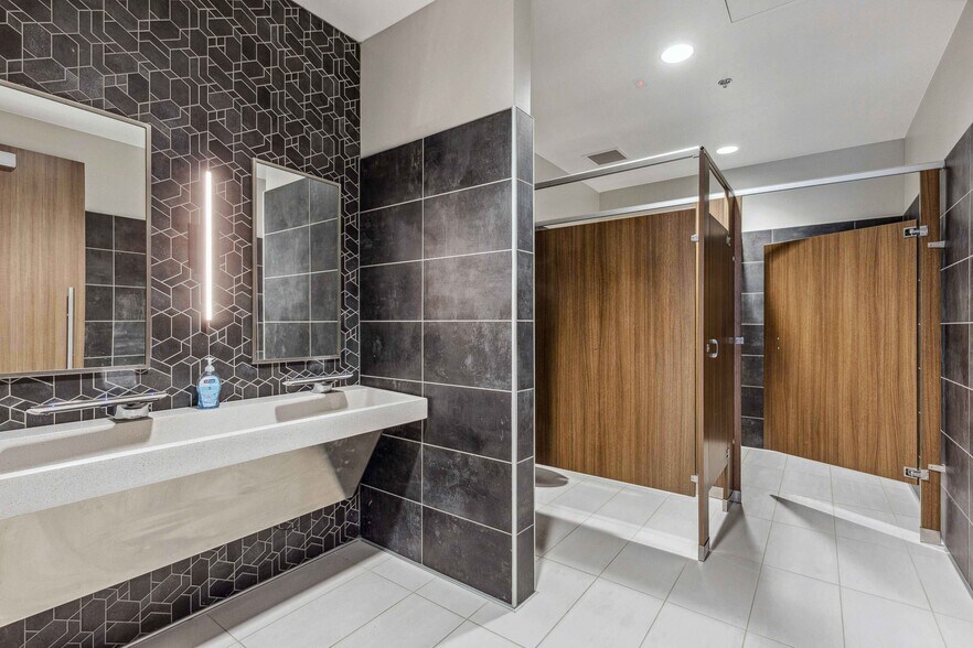 More Photos Of 5650 34th Ave S, Fargo Office For Lease