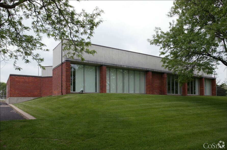 More Photos Of 2100 Wilson Ave, Saint Paul Warehouse For Lease