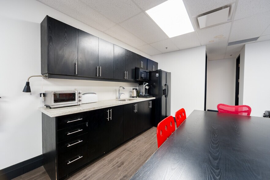 More Photos Of 7015 Tranmere Dr, Mississauga Warehouse For Sale