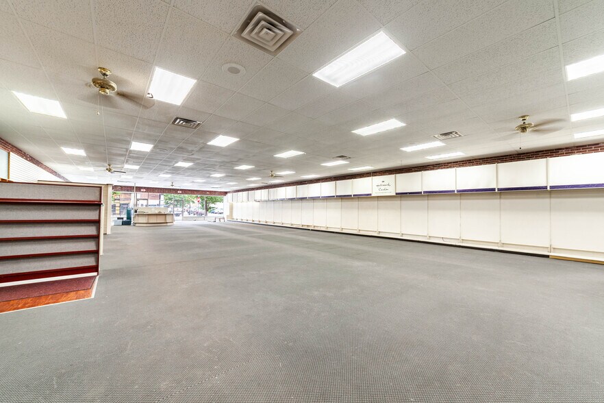 More Photos Of 500 W Reed St, Moberly Storefront For Sale