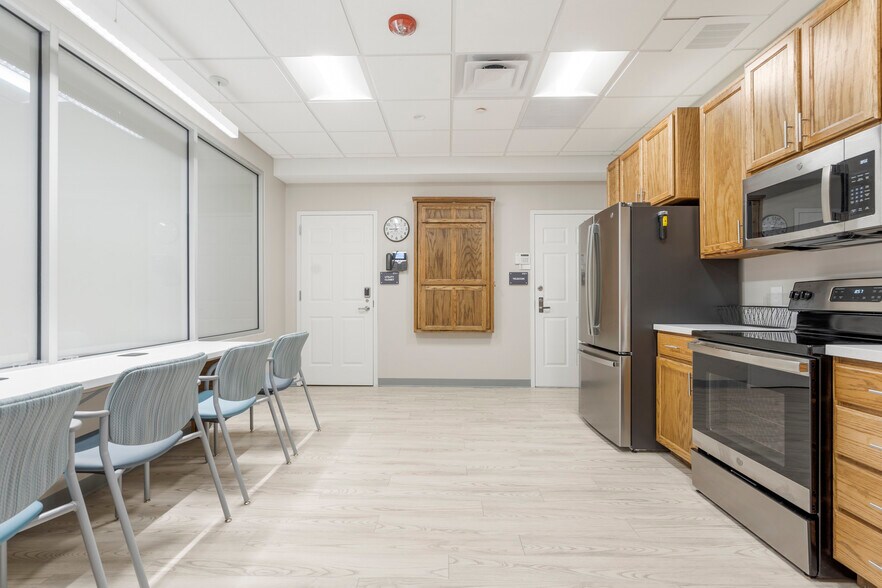 More Photos Of 6130 E 81st St, Tulsa Office For Lease