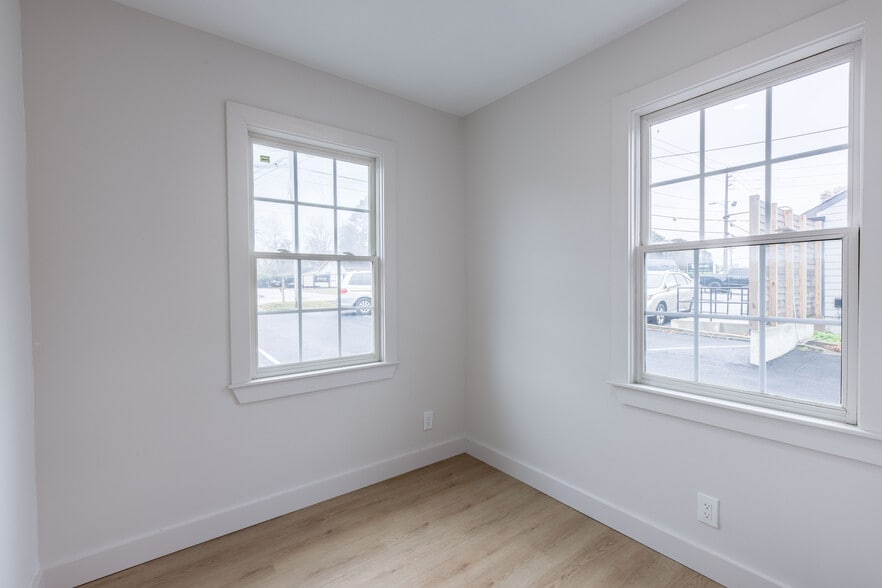 More Photos Of 1685 Lower Roswell Rd, Marietta Medical For Lease