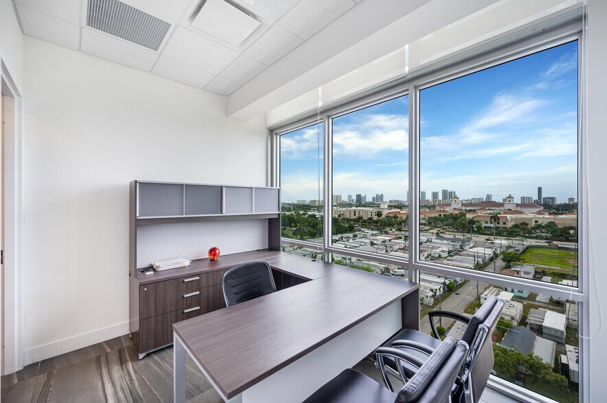 More Photos Of 800 SE 4th Ave, Hallandale Beach Office For Lease