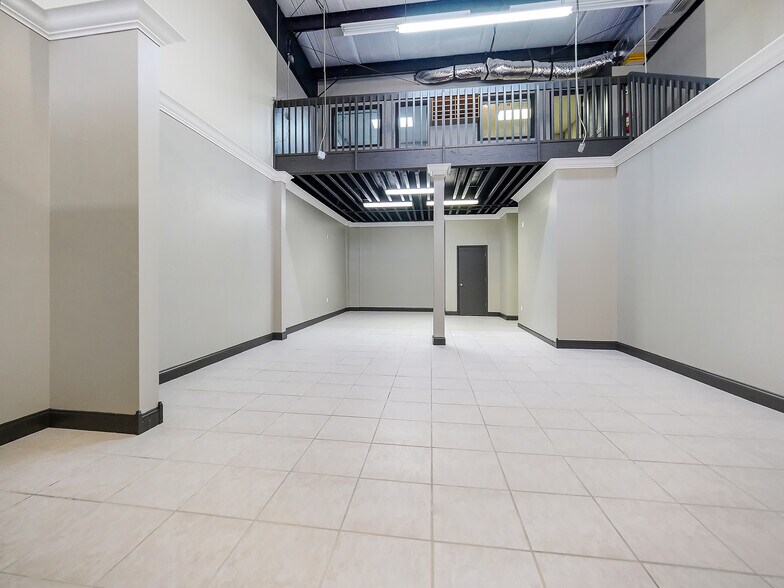 More Photos Of 5567 Taylor Rd, Naples Warehouse For Lease