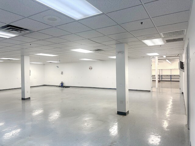 More Photos Of 1929 W Lone Cactus Dr, Phoenix Light Distribution For Lease