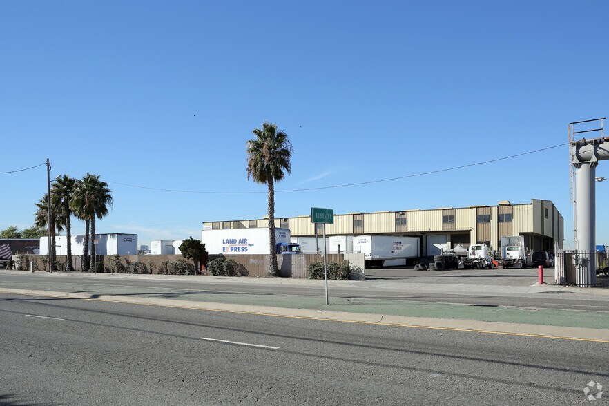 More Photos Of 5540 W Century Blvd, Los Angeles Unknown For Lease